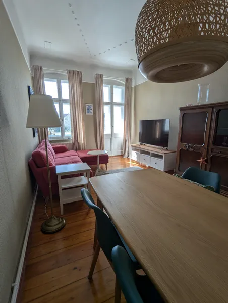 Befristete Untervermietung - Möblierte Altbauwohnung mit großem Balkon und Blick ins Grüne